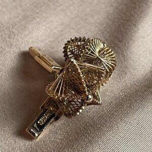 Swank Gold Tone Wire Cufflinks A91 Men’s Accessories